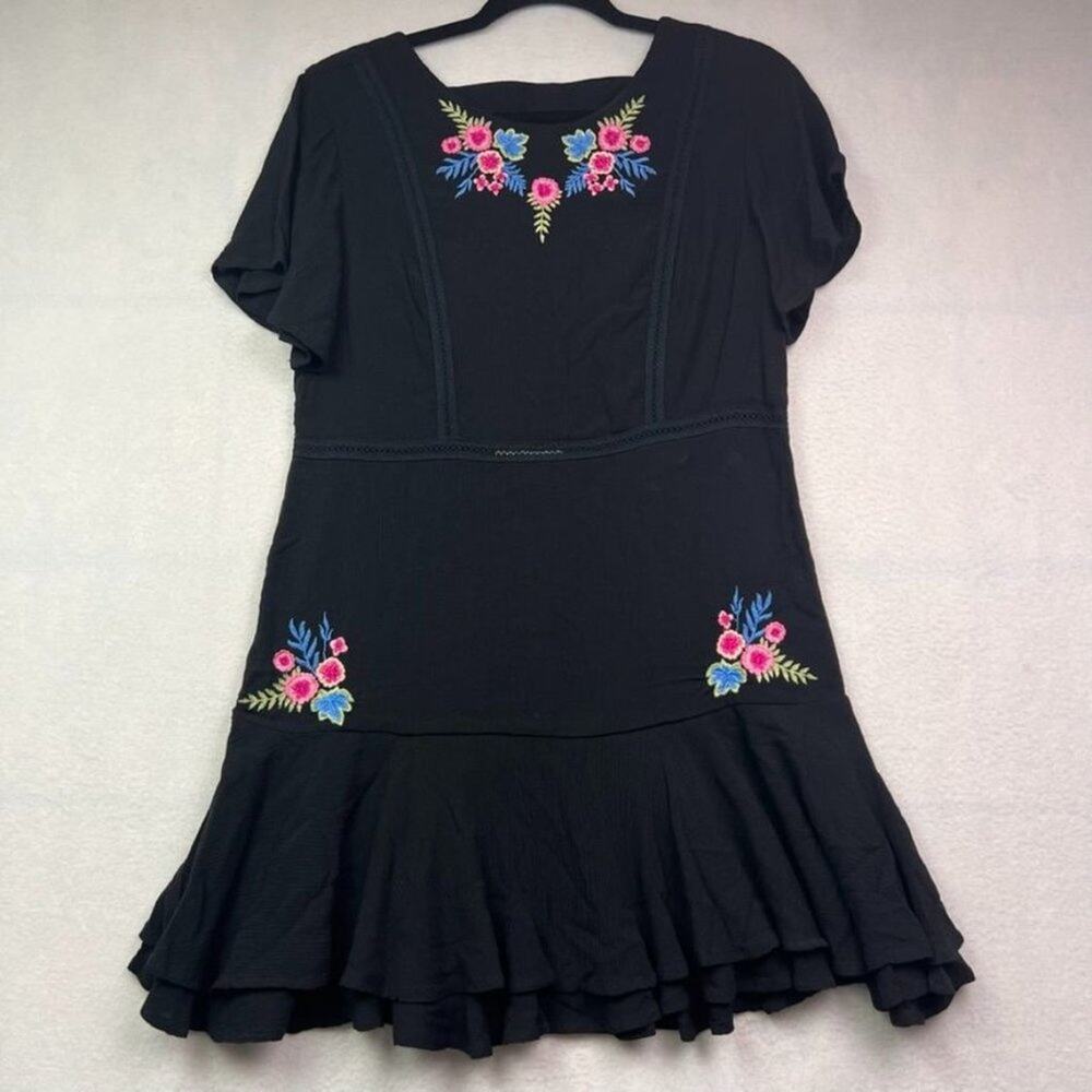 Rahi Cali x Anthropologie Dress Size M Black Tiered Floral Embroidered Flirty
